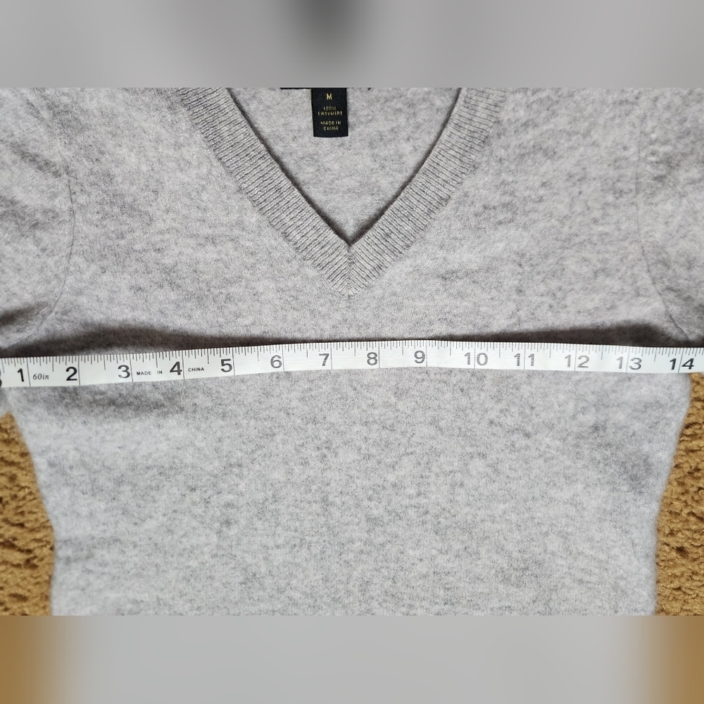 100% Cashmere Charter Club Luxury Vneck Gray HEAVYWEIGHT sweater! MEDIUM - Picture 3 of 7